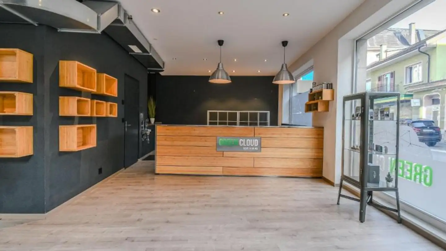 Shop for sale - 1870 Monthey