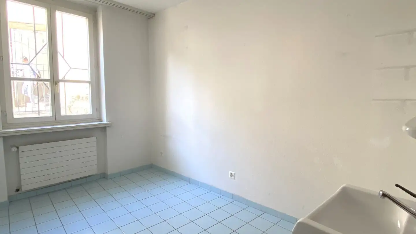 Shop for rent - Piazza Collegiata 7a, 6500 Bellinzona