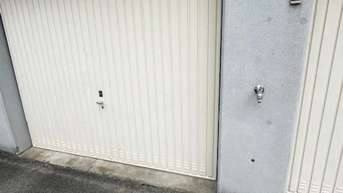 Place de parking extérieure à louer - Baselstrasse, 4148 Pfeffingen