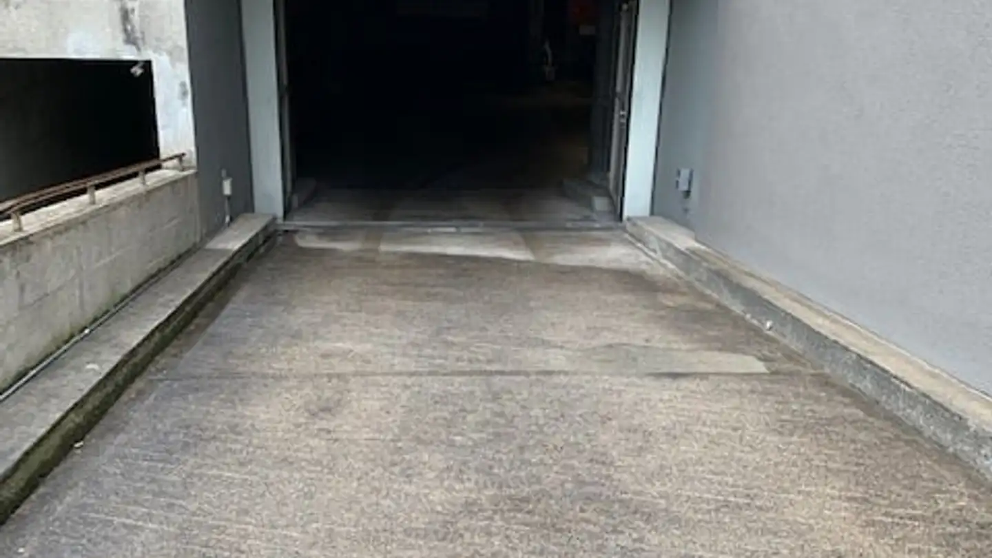 Indoor motorbike parking space for rent - Mülhauserstrasse 32, 4056 Basel - Photo 2