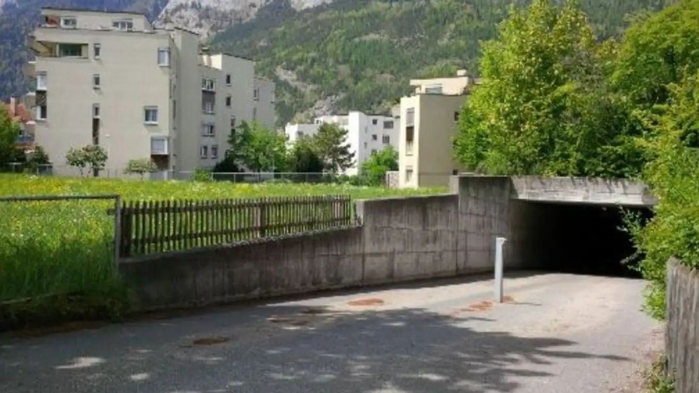 Indoor motorbike parking space for rent - Rheinstrasse 130, 7000 Chur