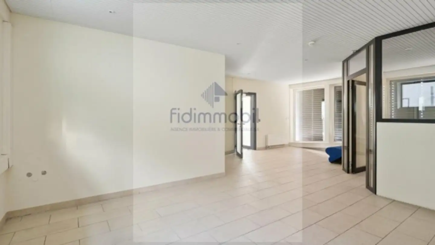 Commercial à louer - Avenue De La Gare 42, 2800 Delémont