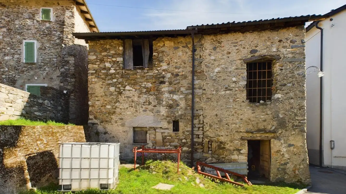 Höhlenhaus kaufen - 6939 Arosio