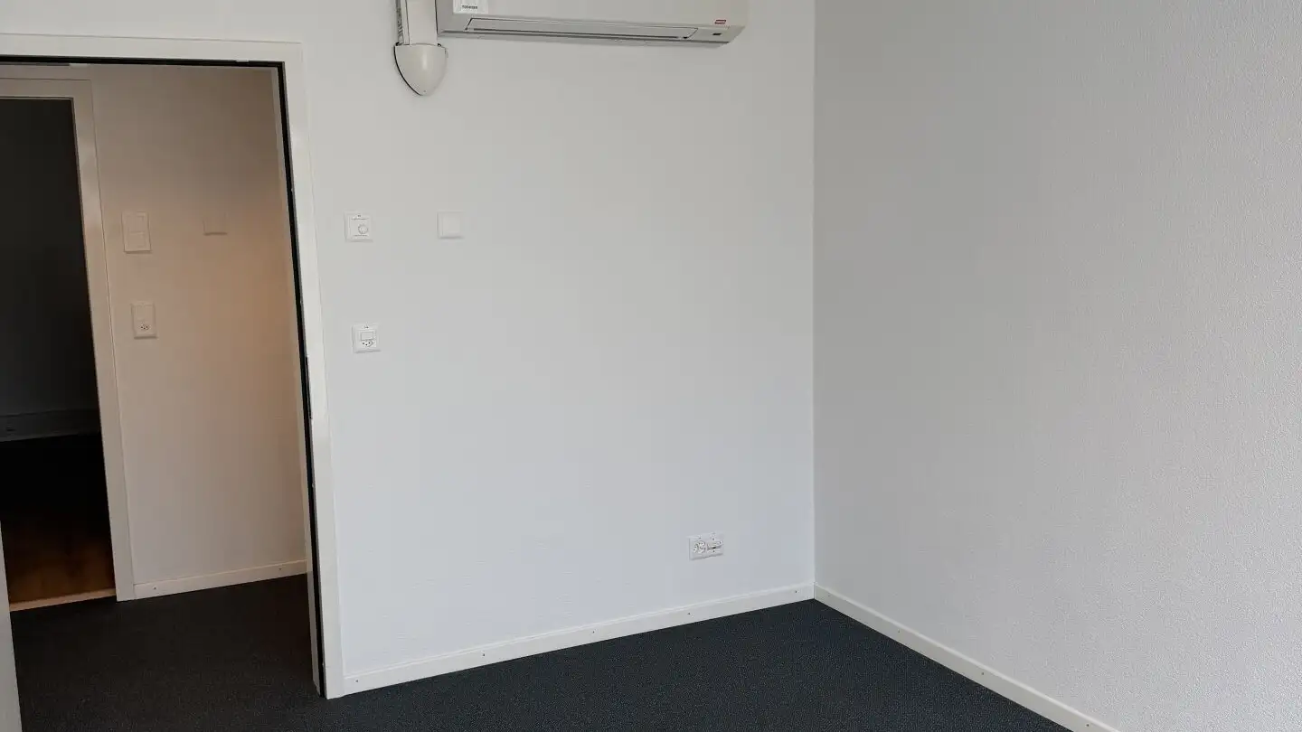 Bureau à louer - Route De Vicques, 2830 Courrendlin - Photo 2
