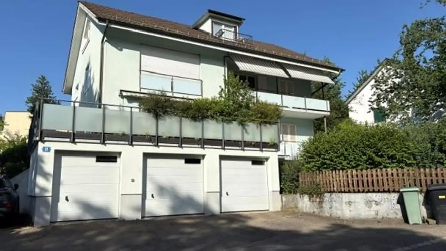 Place de parking extérieure à louer - Waldstrasse 11, 8125 Zollikerberg