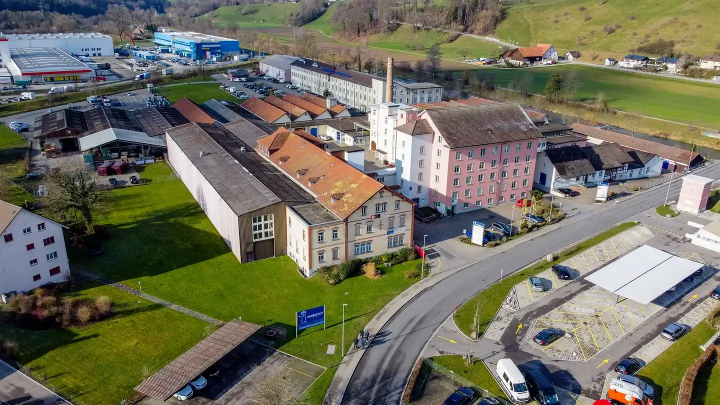 Commercial à louer - Dättlikonerstrasse 5, 8422 Pfungen