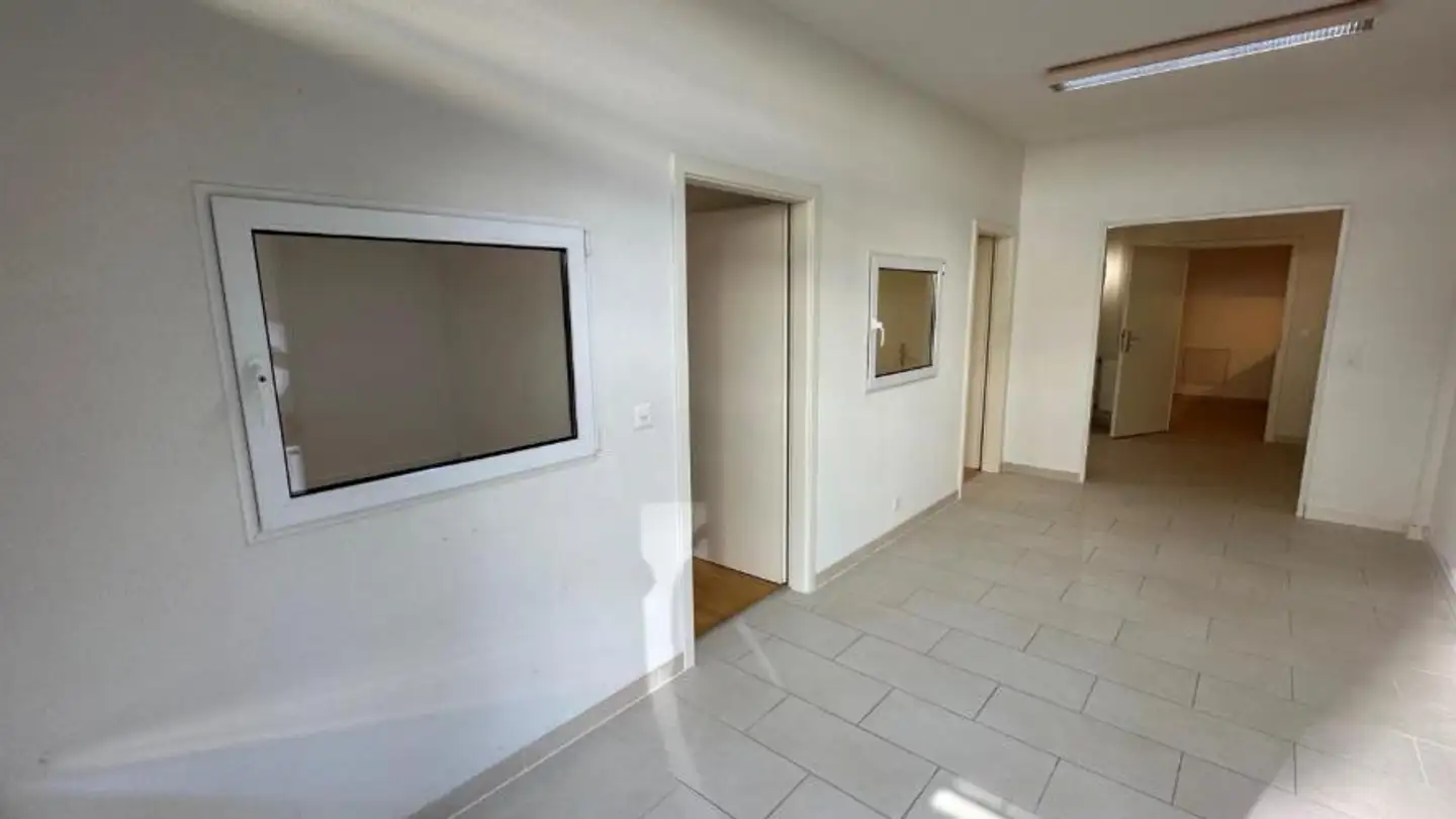 Edificio ad uso misto in affitto - Cuvillard 17, 1302 Vufflens-la-Ville