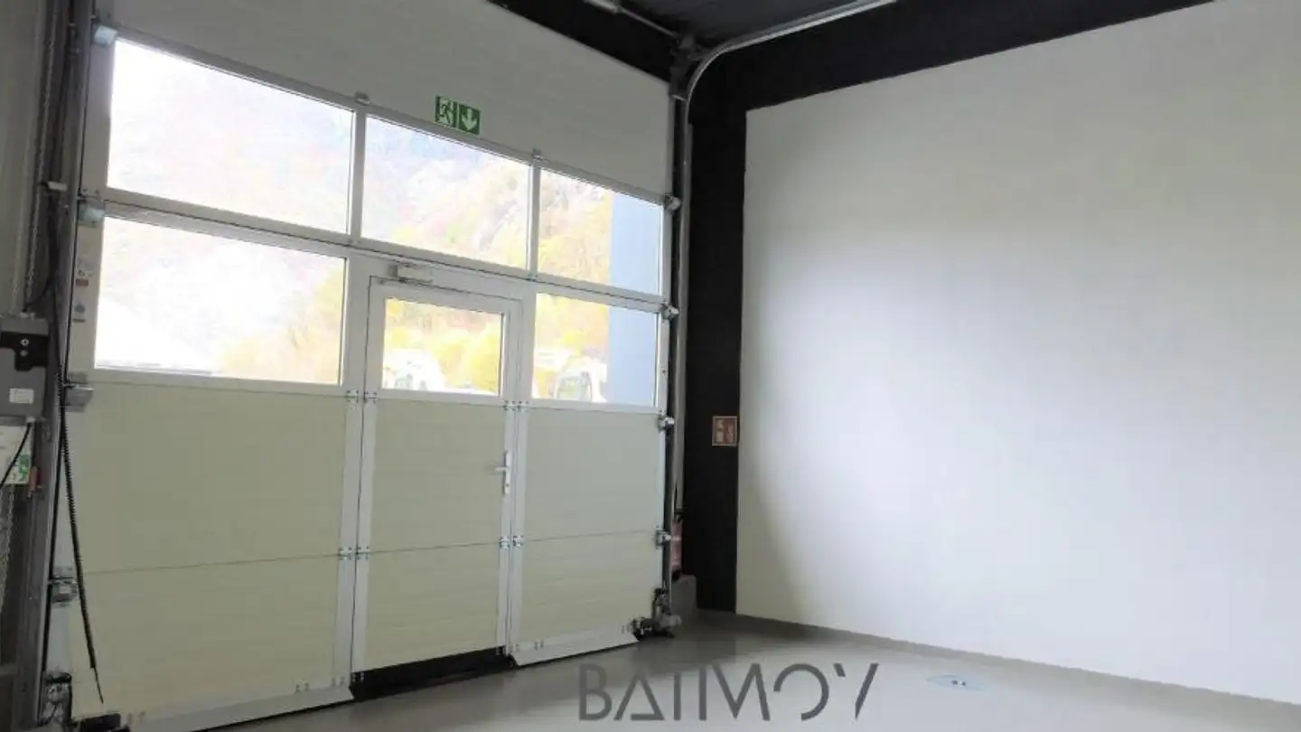 Mixed-use building for rent - 1852 Roche VD