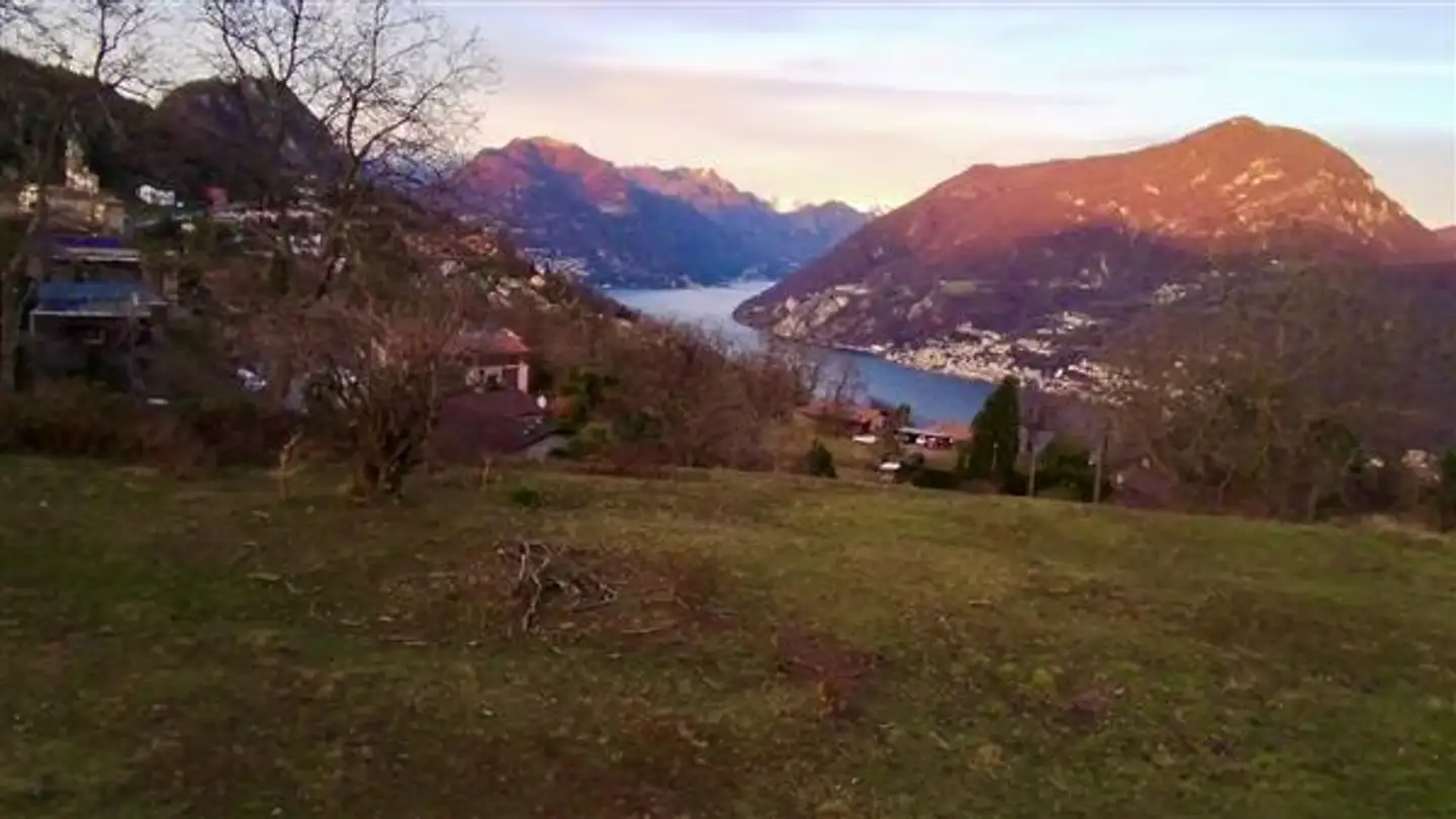 Terrain constructible à vendre - 6914 Carona