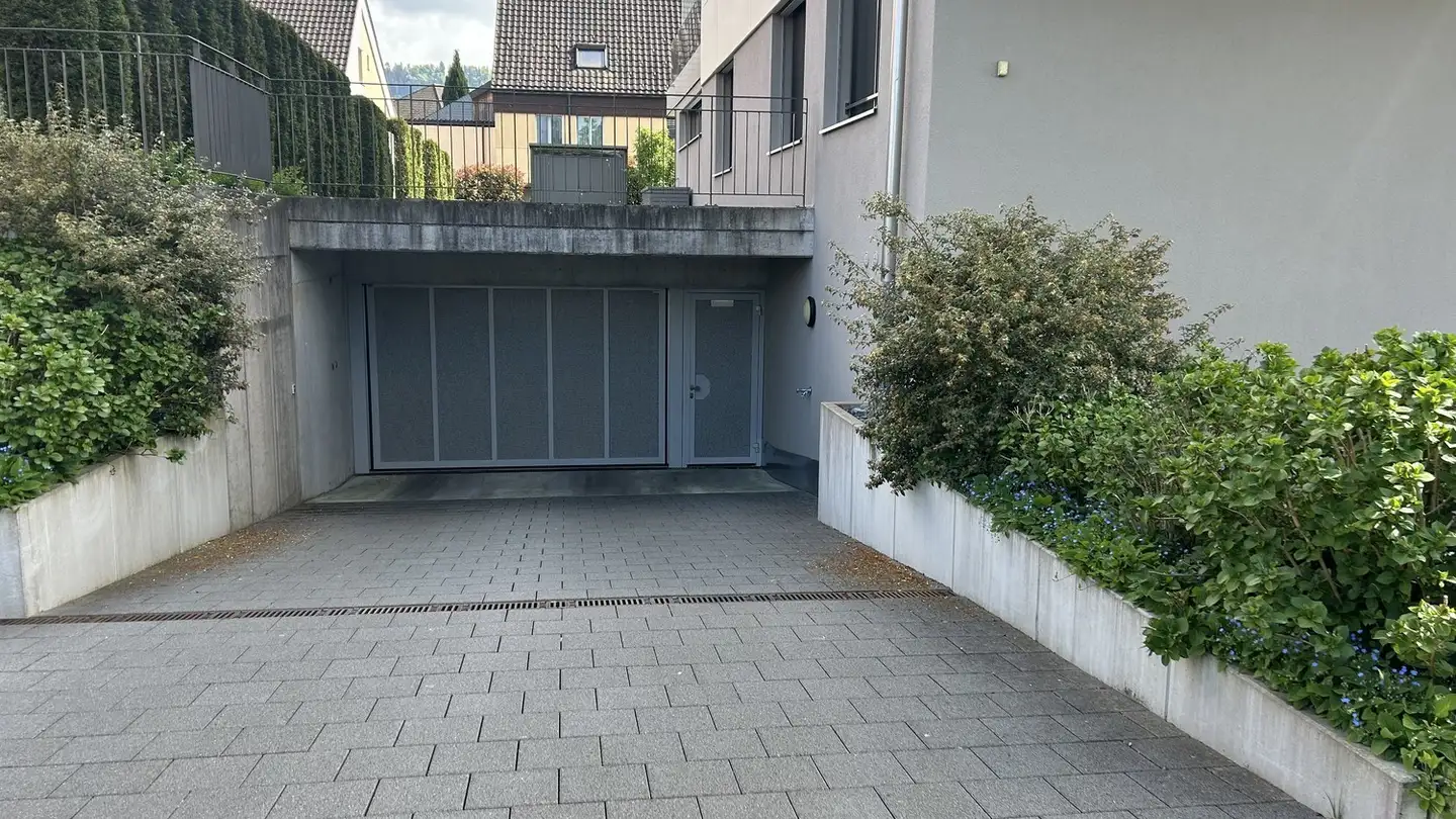 Einzelgarage mieten - Haldenstrasse 33, 6343 Rotkreuz