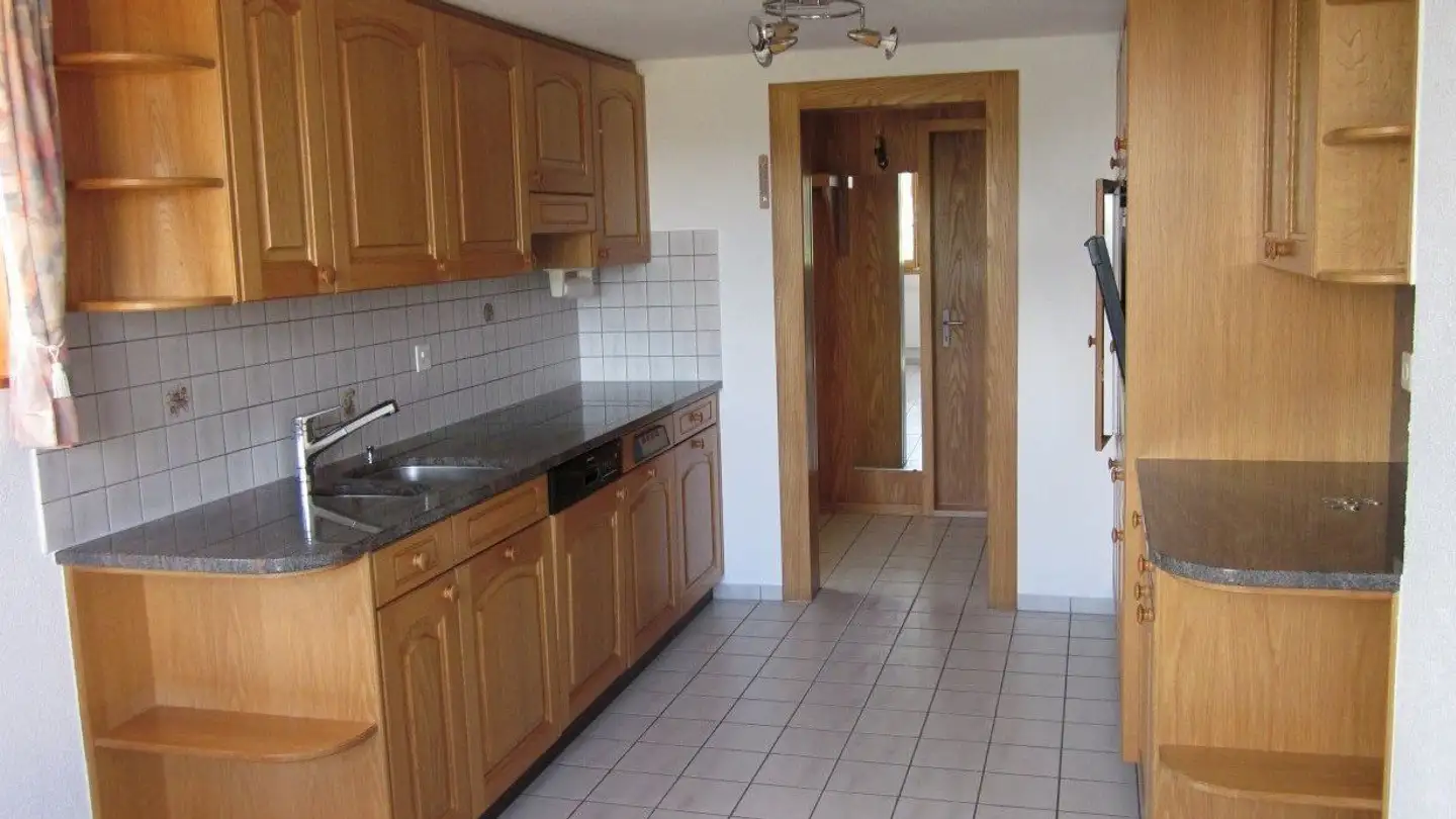 Dachgeschosswohnung mieten - Bahnhofstrasse 12, 3185 Schmitten FR - Foto 3