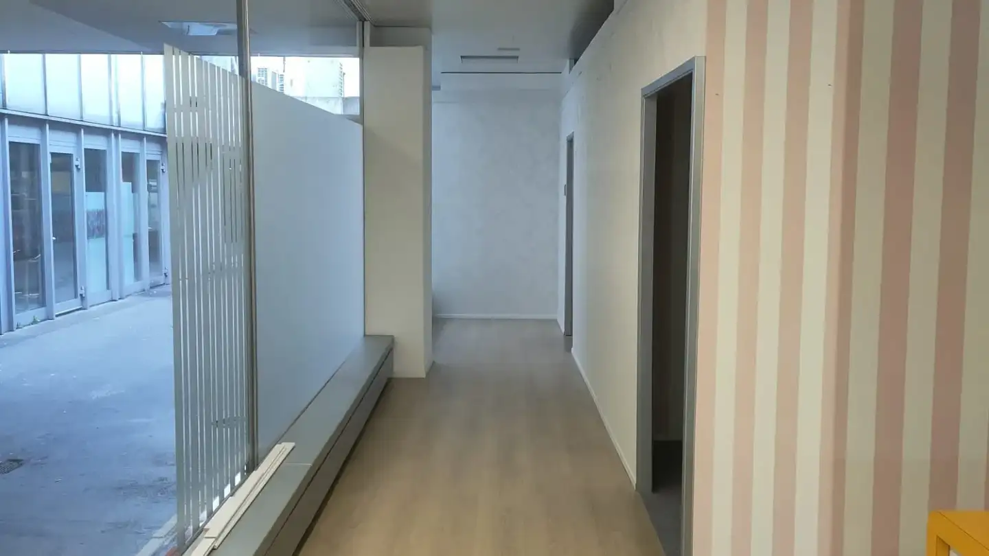 Magasin à louer - Rue Du Général-Dufour / General-Dufour-Strasse 12, 2502 Biel/Bienne - Photo 2