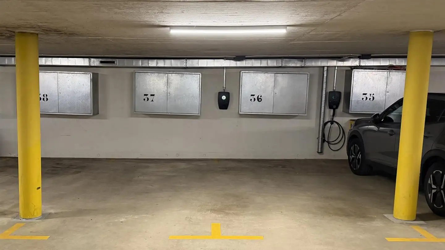 Place de parking souterraine à louer - Rietackerstrasse, 8610 Uster