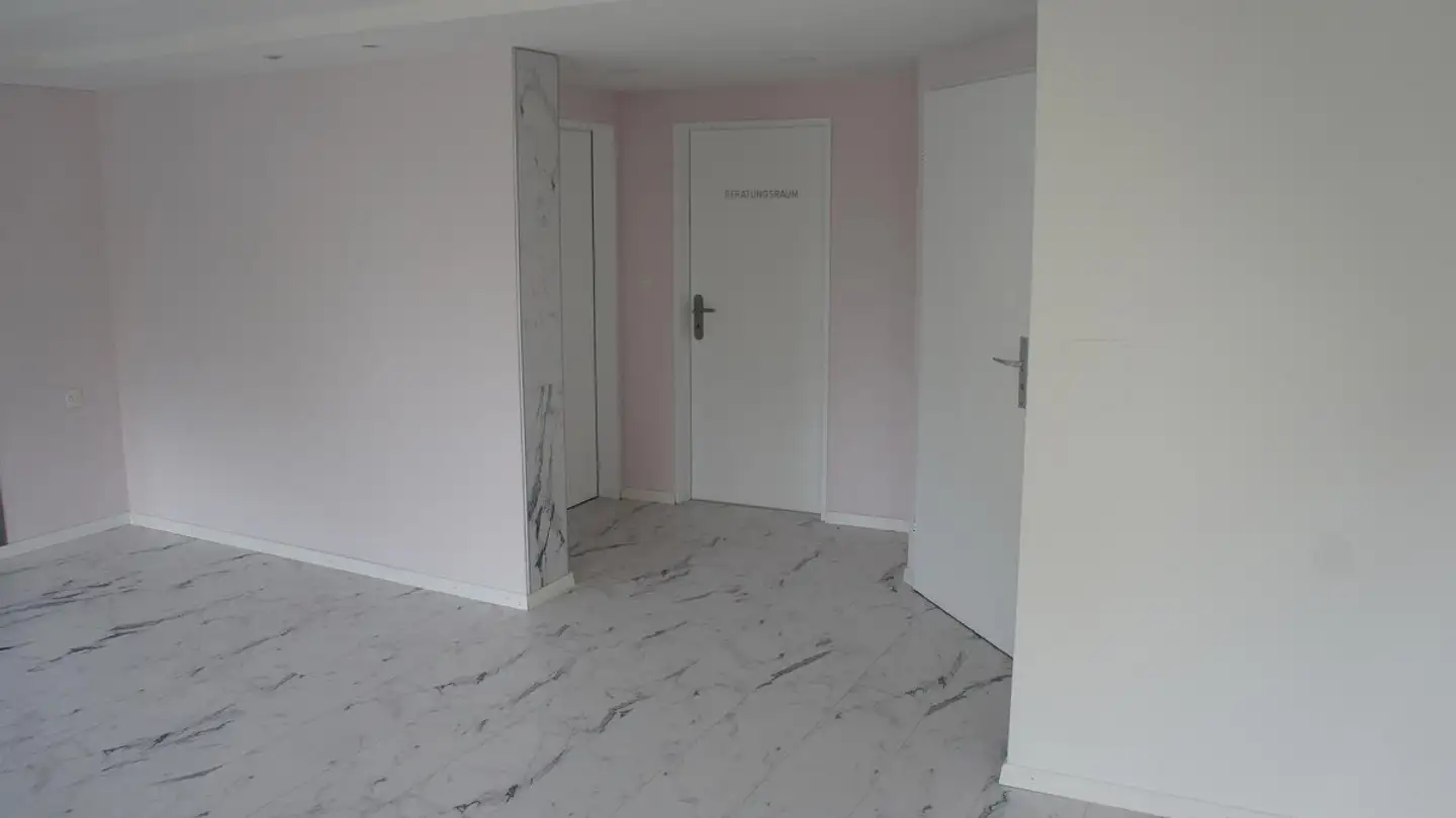Office space for rent - Luzernerstrasse 4, 6403 Küssnacht am Rigi - Photo 3