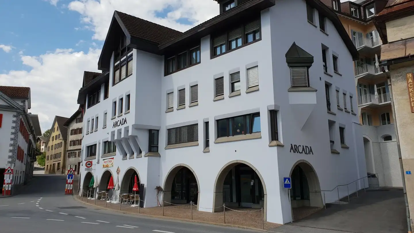 Magasin à louer - Via S. Clau Sura 2, 7130 Ilanz