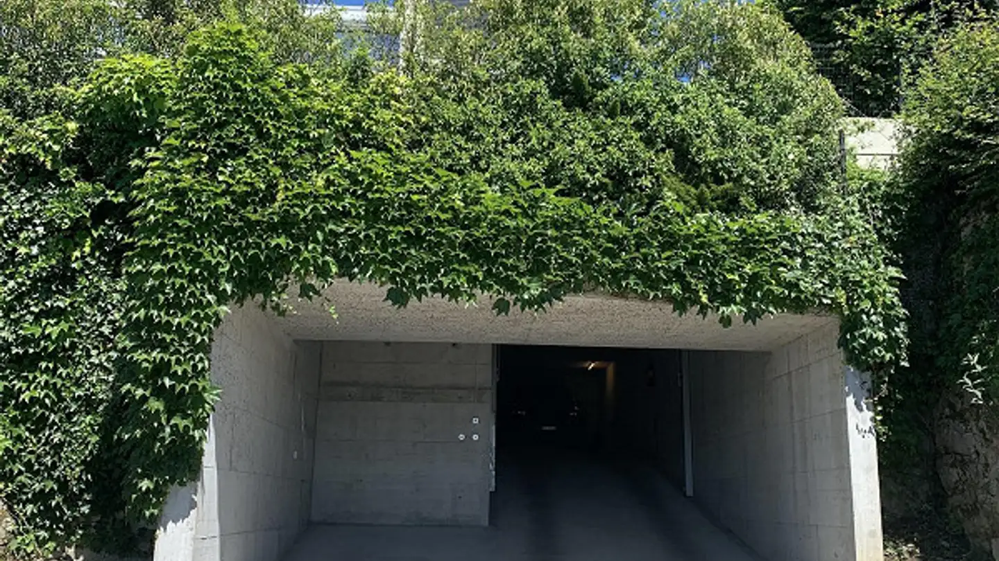 Tiefgaragenstellplatz mieten - Stocklenweg 106, 8706 Meilen