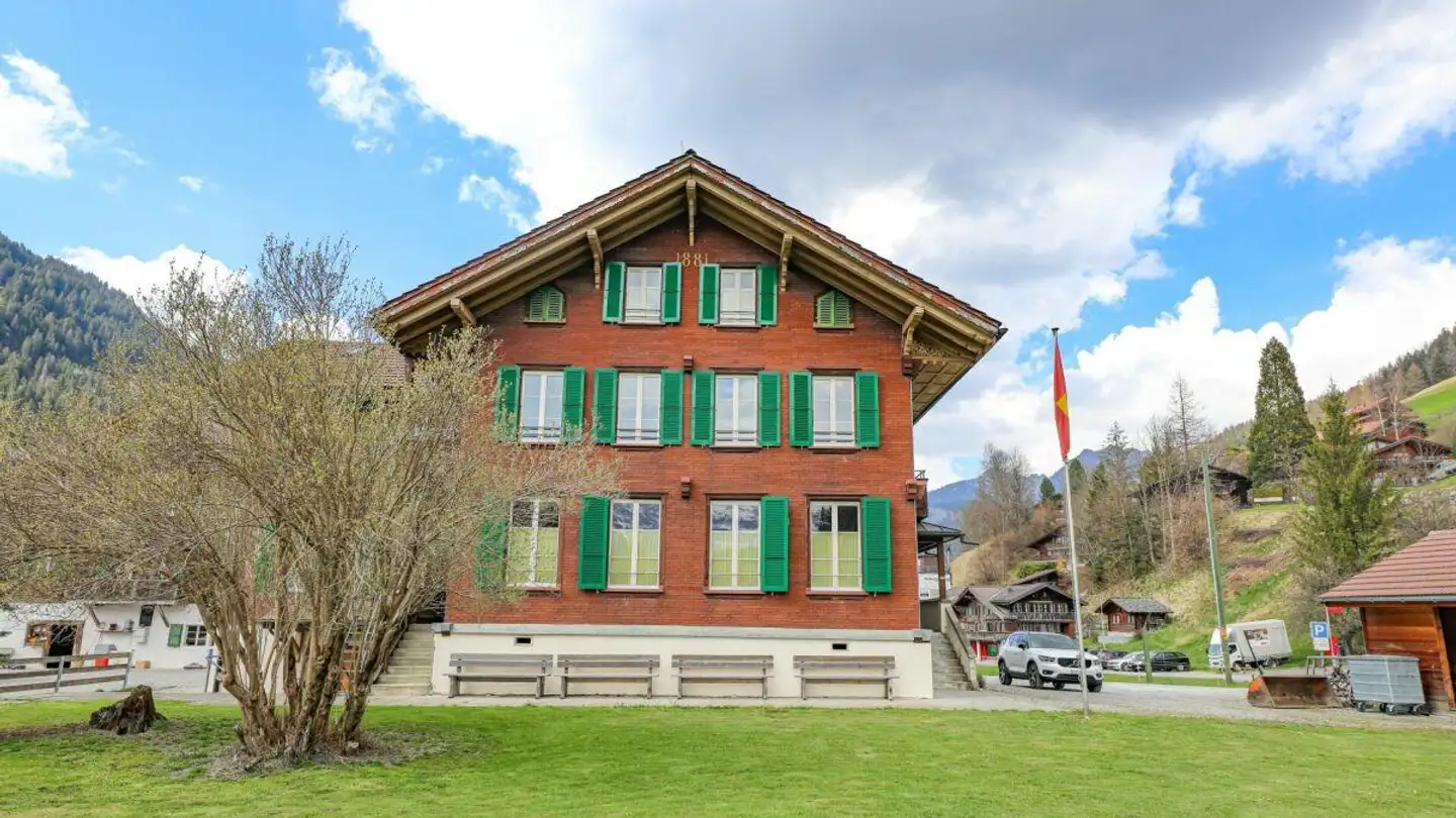 Mischgenutztes Gebäude kaufen - Lenkstrasse 35, 3775 Lenk im Simmental
