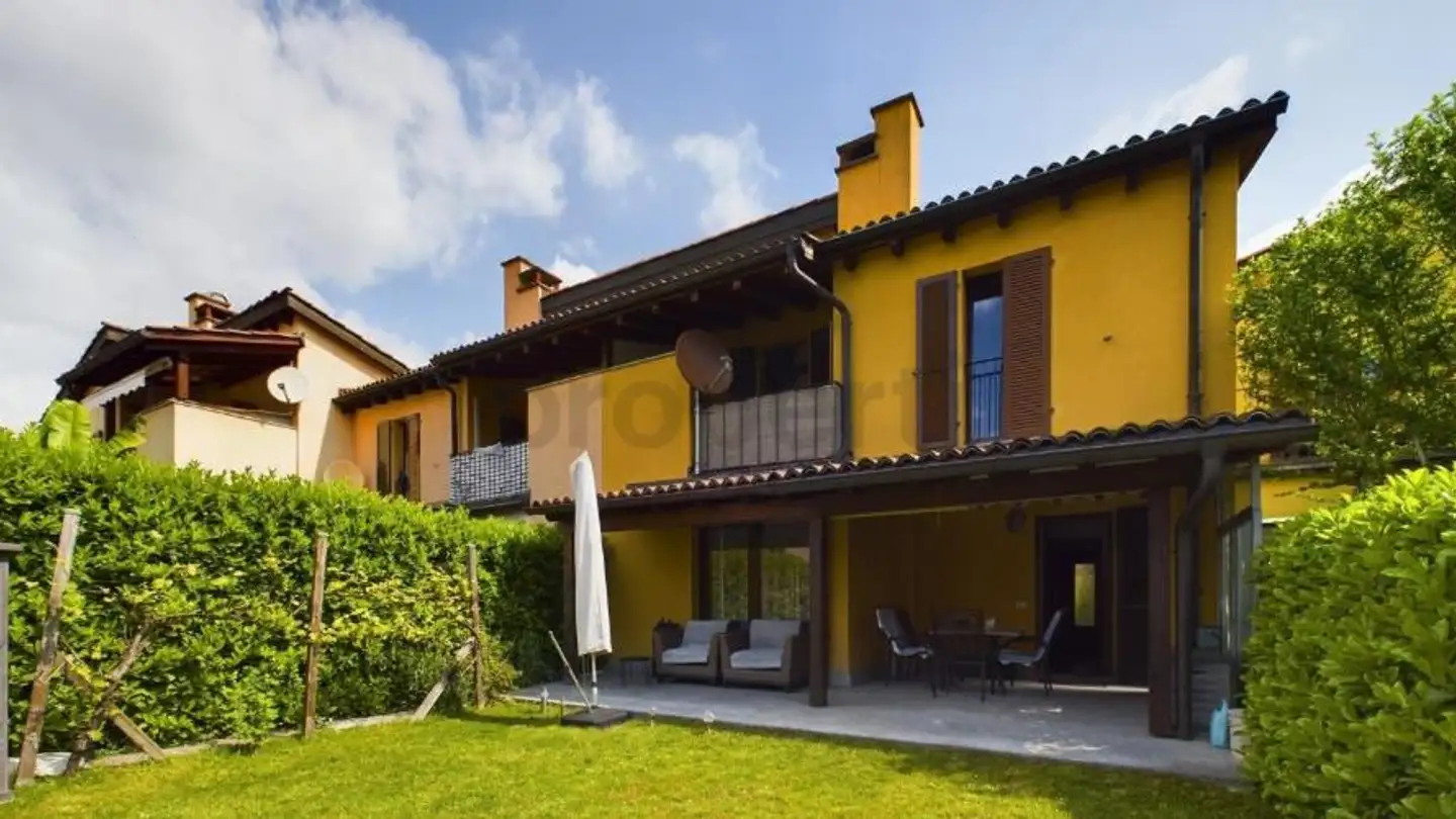 Row house for sale - 6987 Caslano