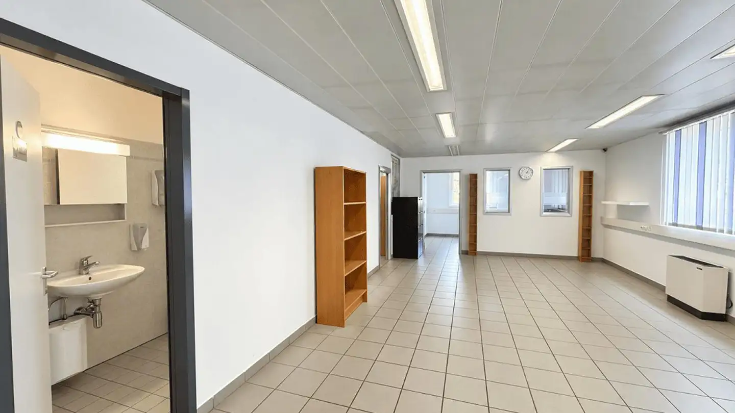 Mixed-use building for rent - 6808 Torricella - Photo 3