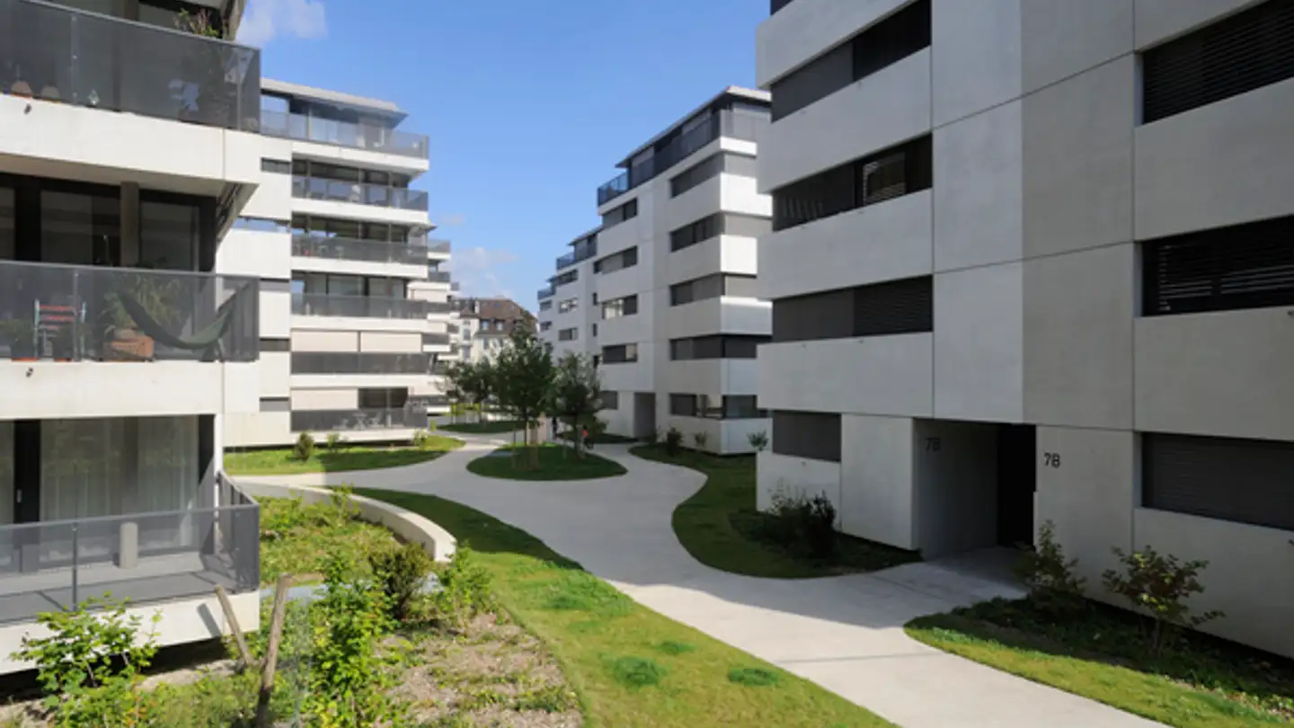 Indoor motorbike parking space for rent - Chemin Des Grandes-Roches 1, 1018 Lausanne