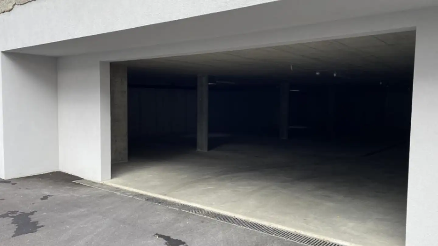 Place de parking souterraine à louer - Rue du Temple-Allemand 99, 2300 La Chaux-de-Fonds - Photo 3