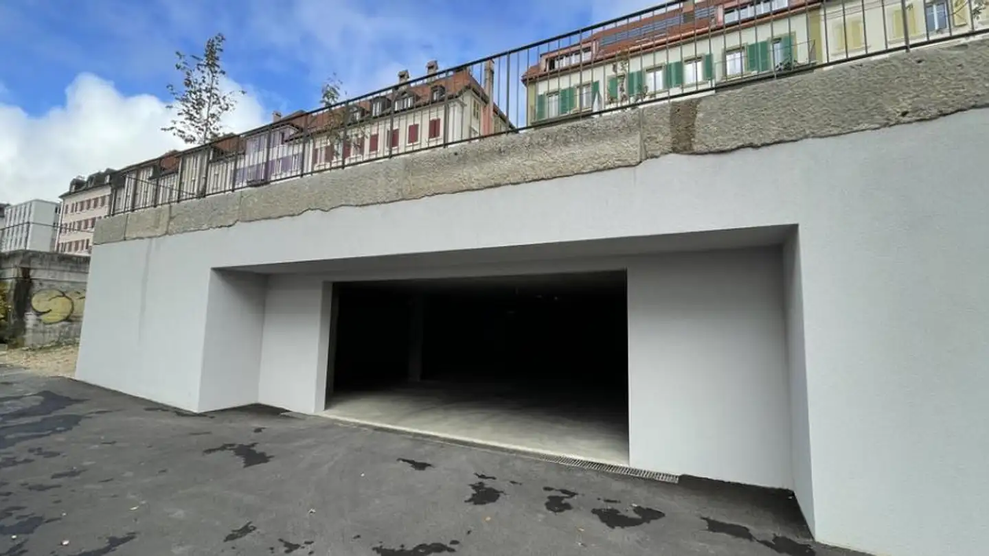 Place de parking souterraine à louer - Rue du Temple-Allemand 99, 2300 La Chaux-de-Fonds - Photo 2