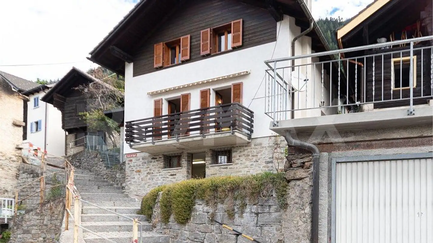 Single house for sale - 6748 Anzonico