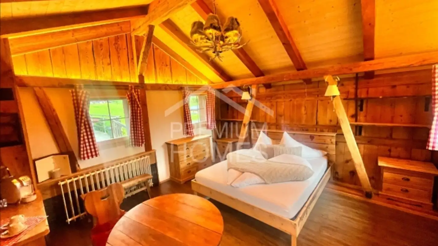 Mixed-use building for sale - 3818 Grindelwald - Photo 3