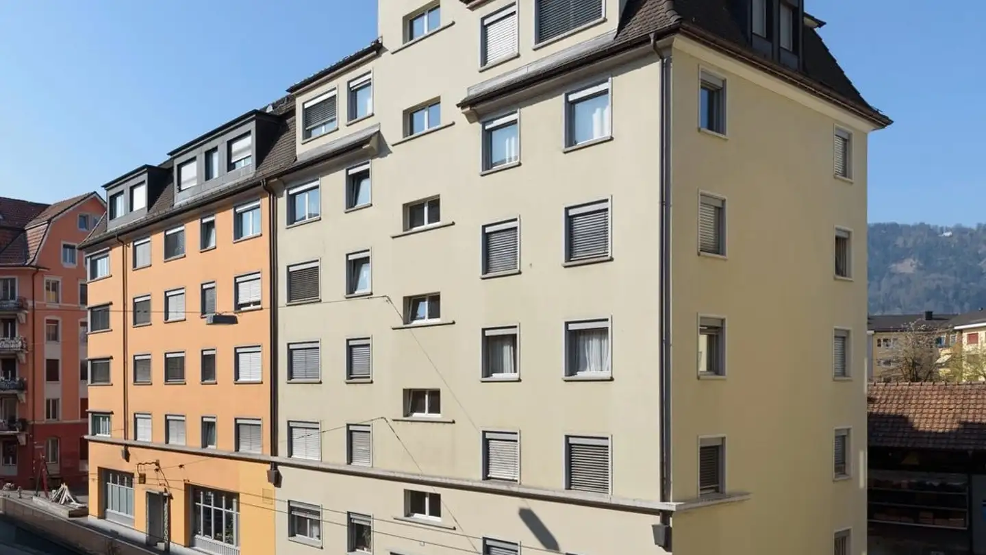 Place de parking extérieure à louer - Manessestrasse 120, 8045 Zürich