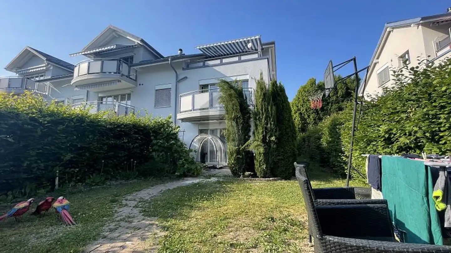 Row house for rent - 9247 Henau