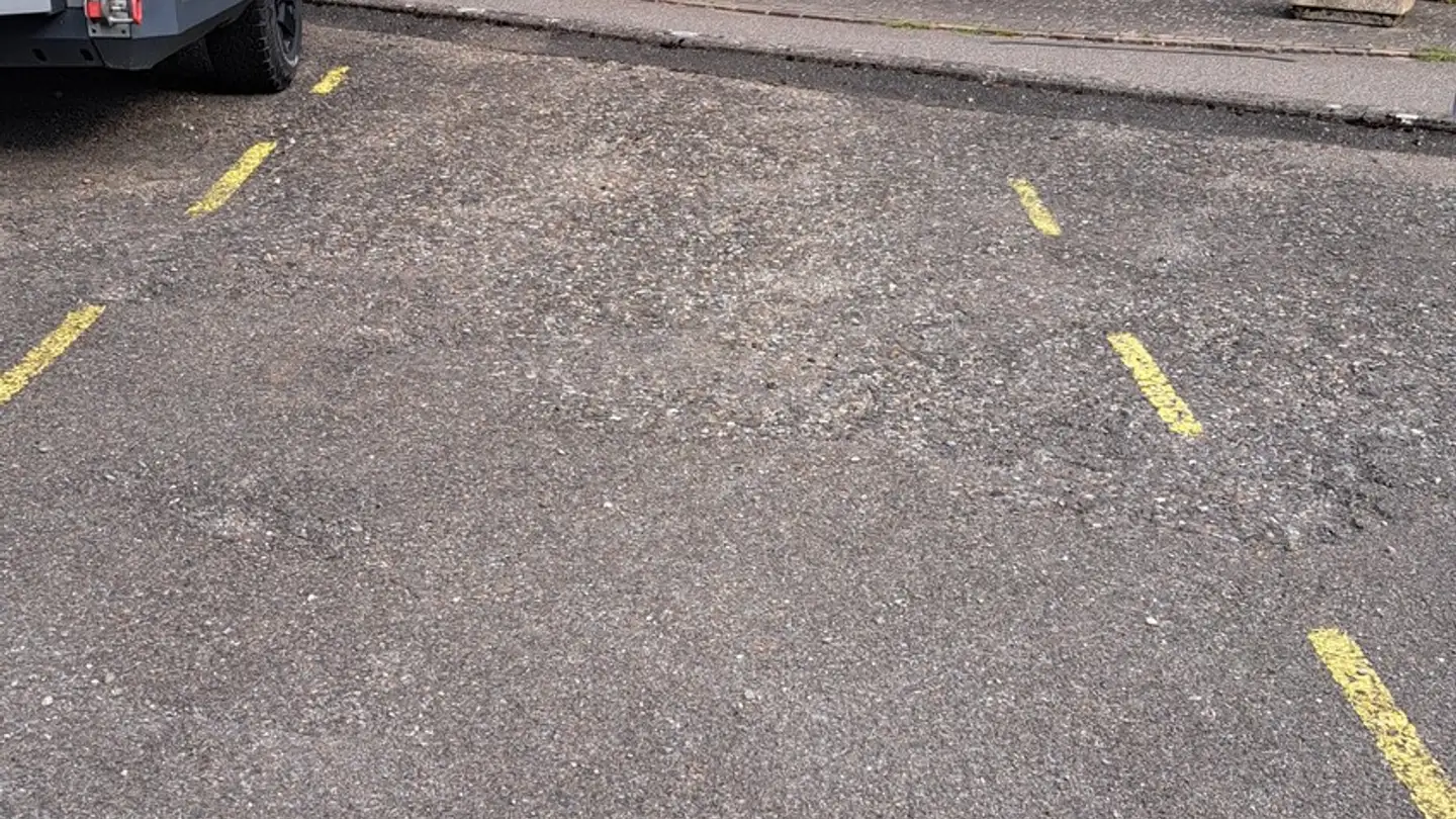 Place de parking extérieure à louer - Kirchmattstrasse 2, 5236 Remigen
