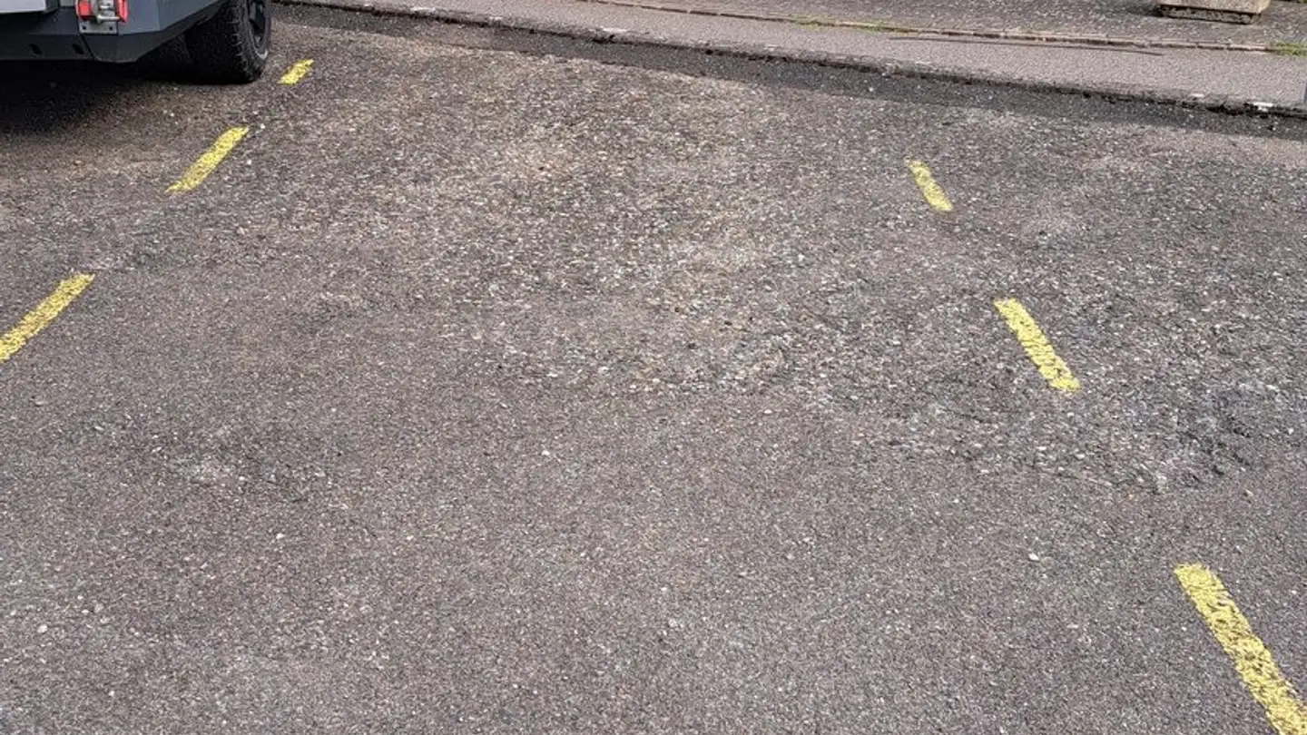 Place de parking extérieure à louer - Kirchmattstrasse 2, 5236 Remigen