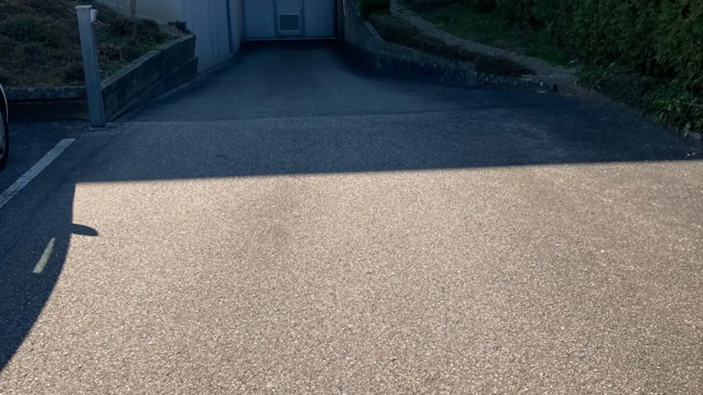 Place de parking extérieure à louer - Lerchenweg 8, 3421 Lyssach