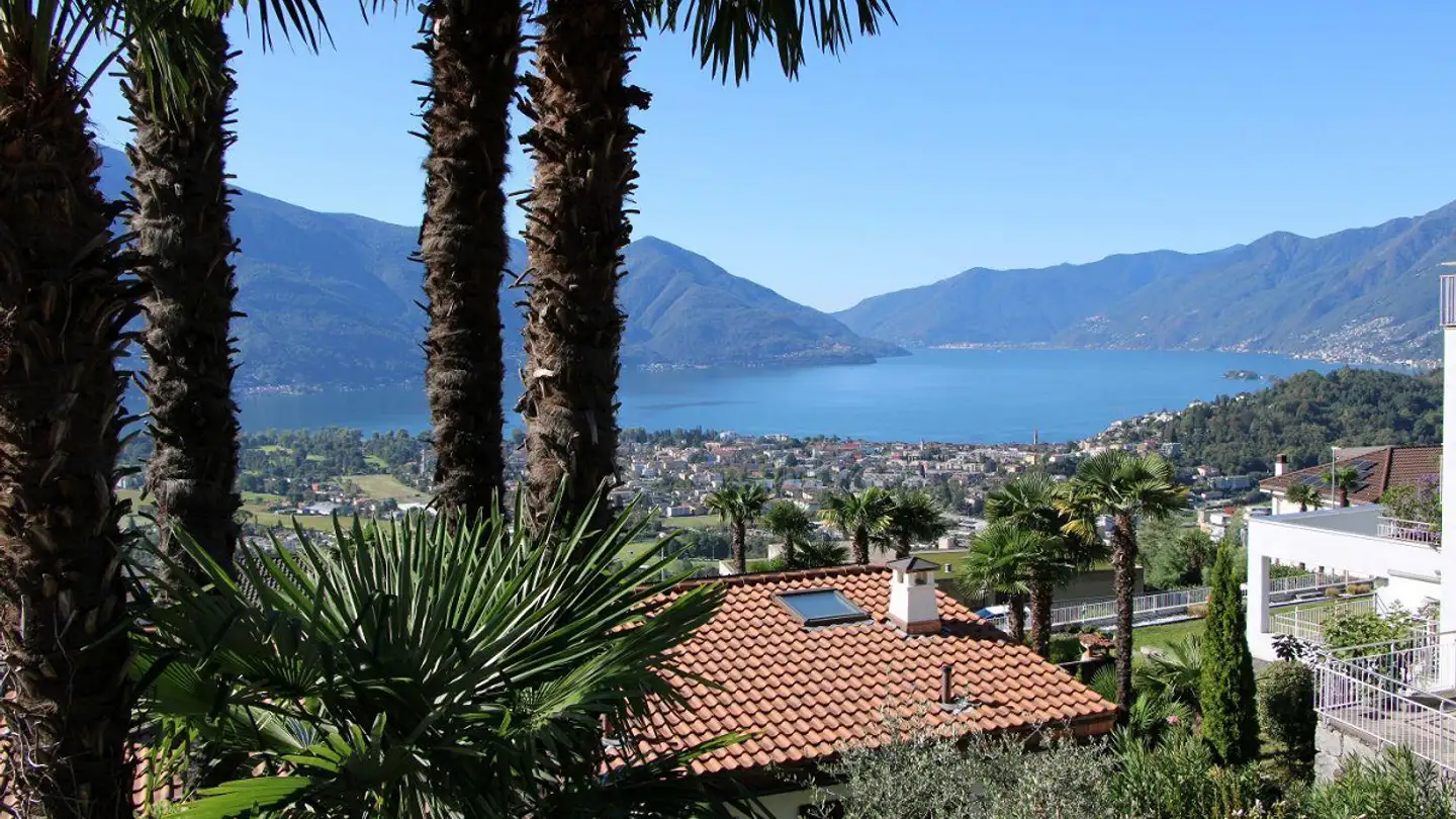 Stepped house for sale - 6605 Locarno - Photo 2