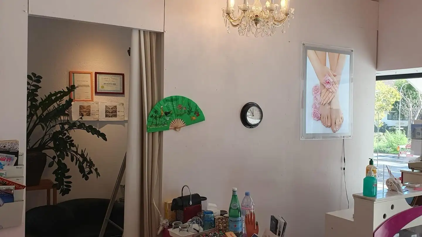 Commercial à louer - Albisstrasse 88, 8038 Zürich