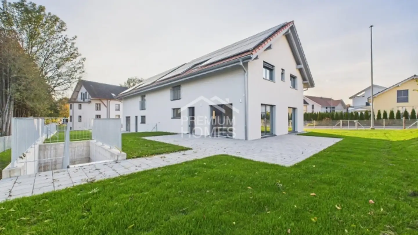 Semi-detached house for sale - 3314 Schalunen - Photo 2