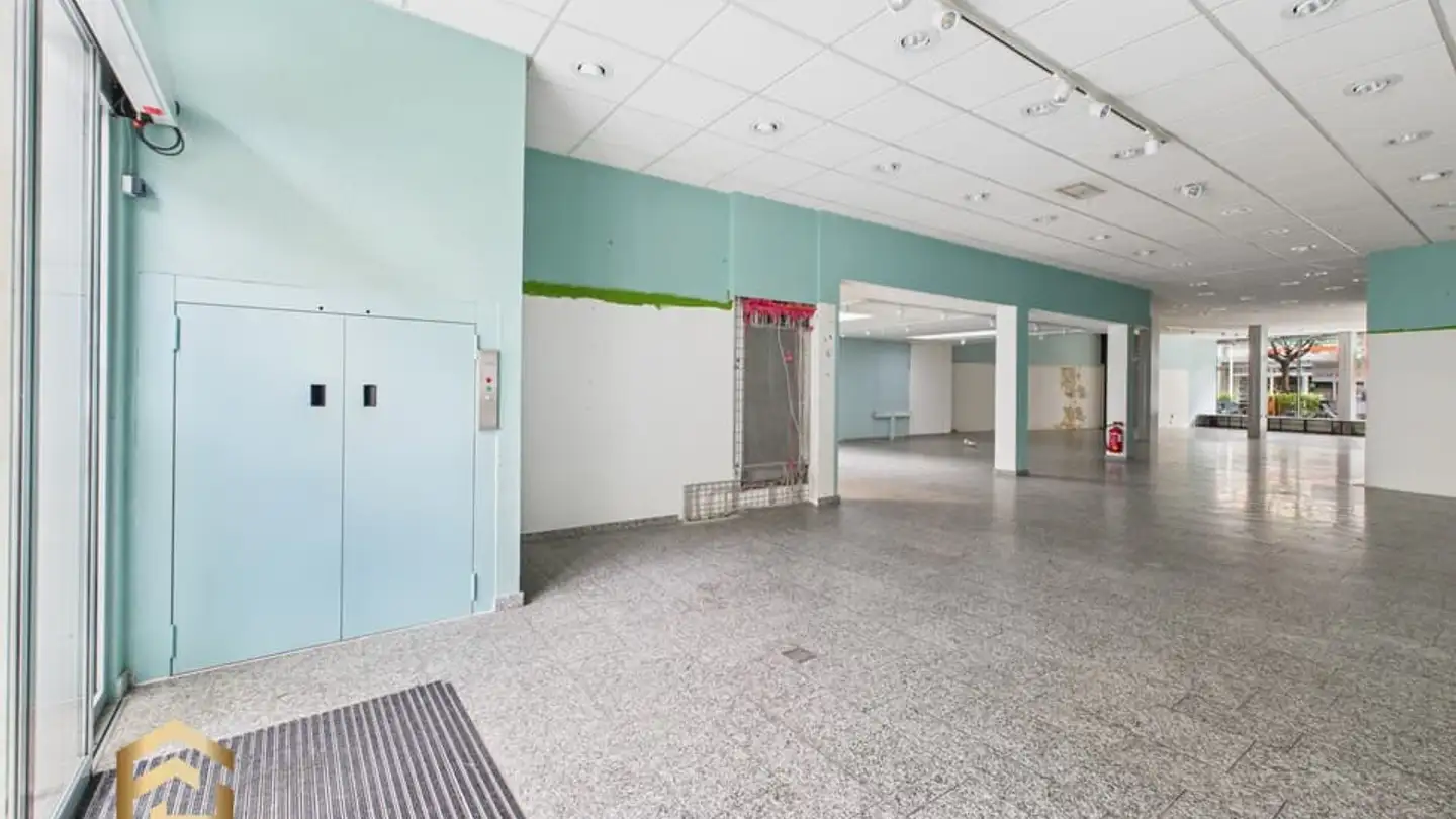 Commercial for sale - 3930 Visp - Photo 4