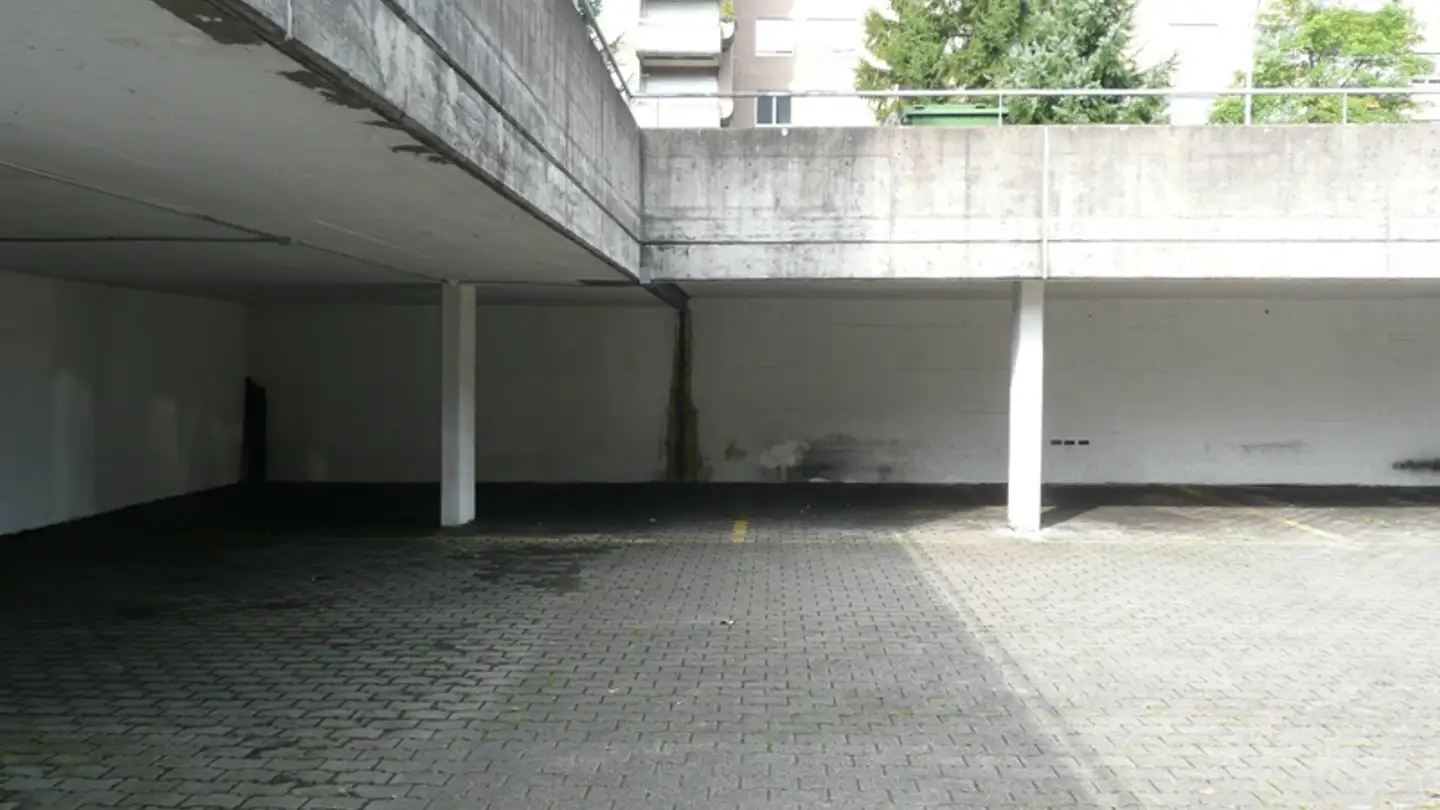 Place de parking extérieure à louer - Klebestrasse 15, 8041 Zürich
