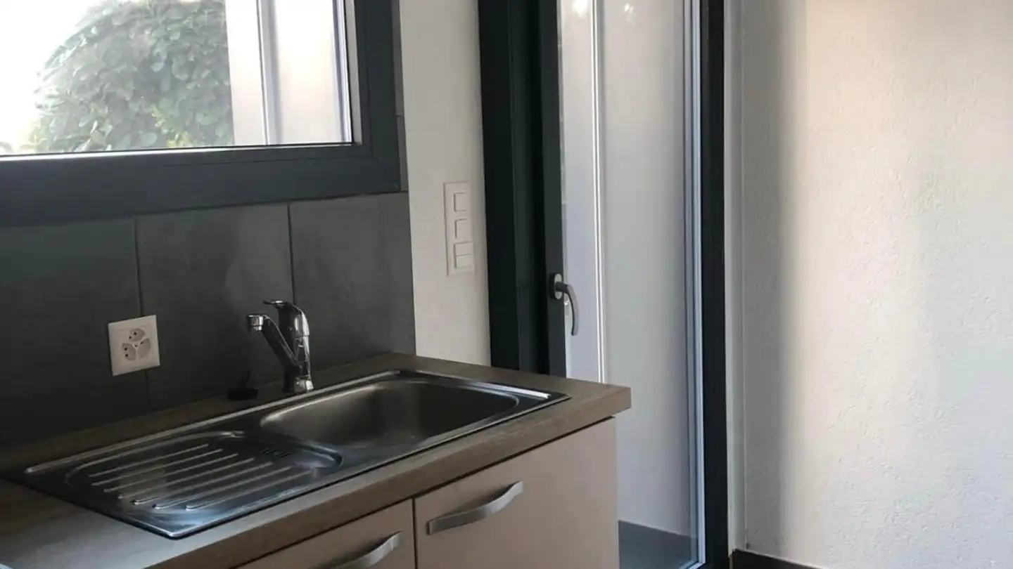 Apartment for rent - 1912 Leytron - Photo 2