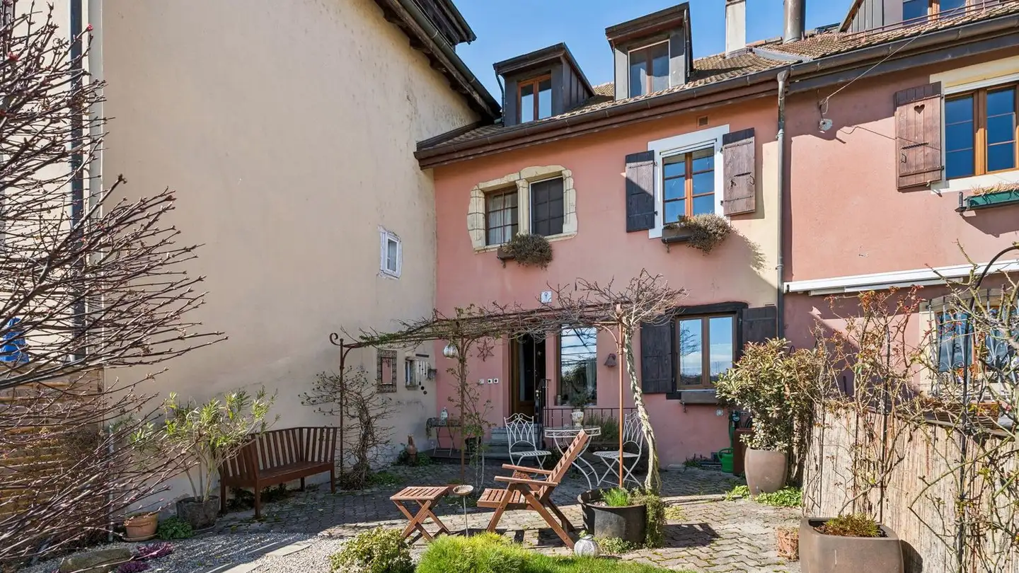 Stepped house for sale - 1426 Concise - Photo 2