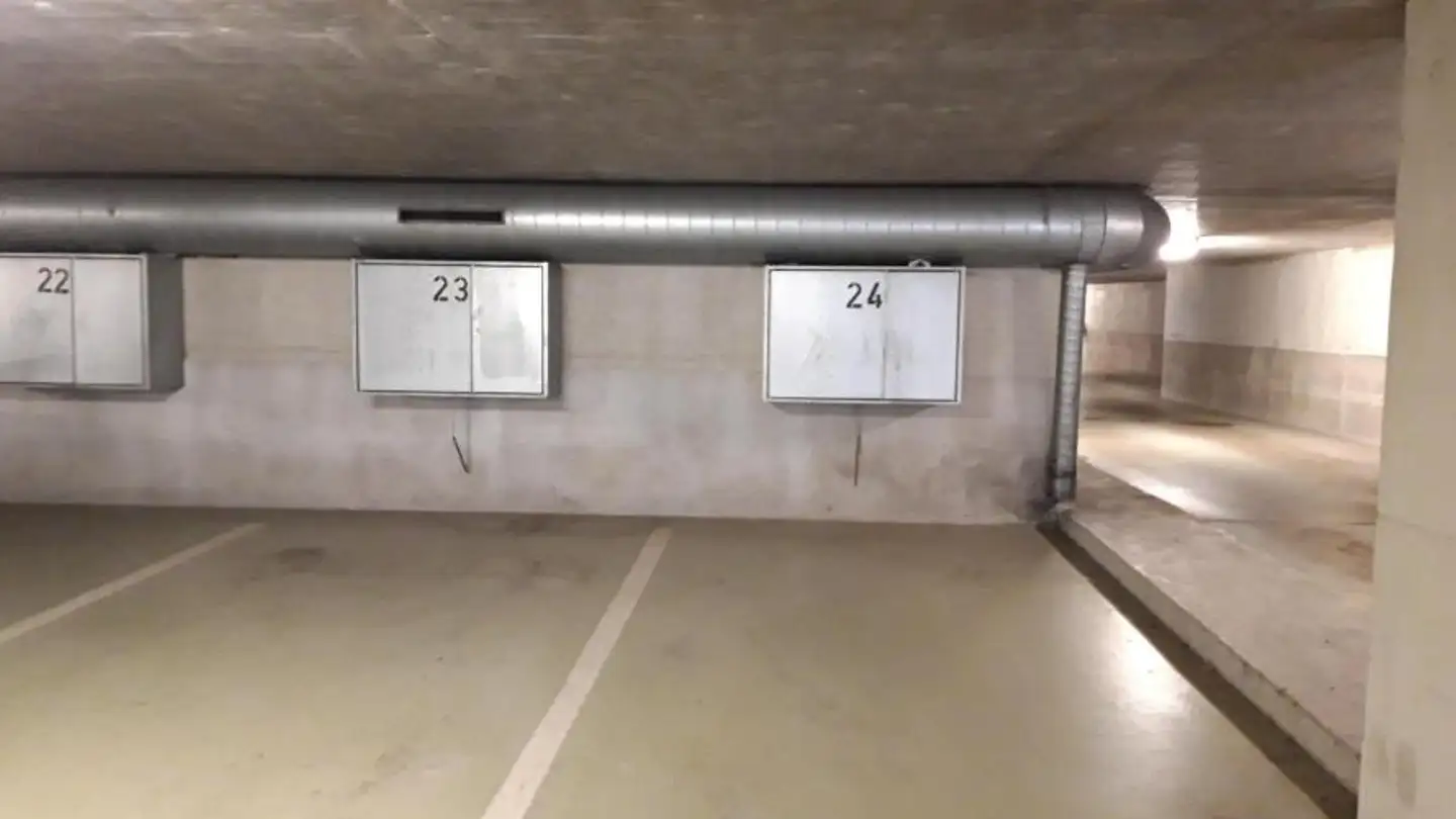 Place de parking souterraine à louer - 8603 Schwerzenbach - Photo 2