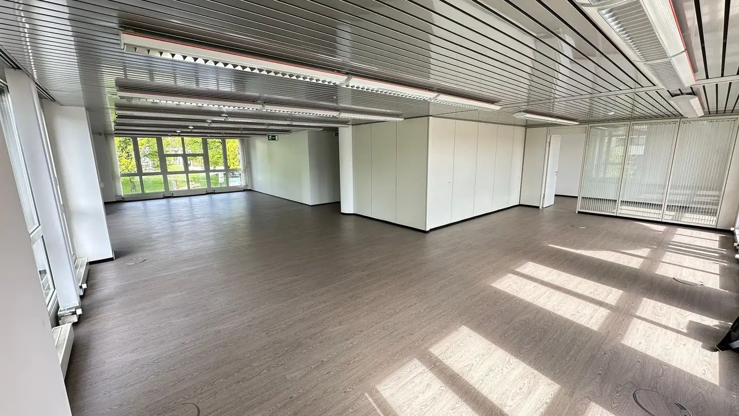 Commerciale in affitto - Dorfplatz 4, 6330 Cham - Photo 2