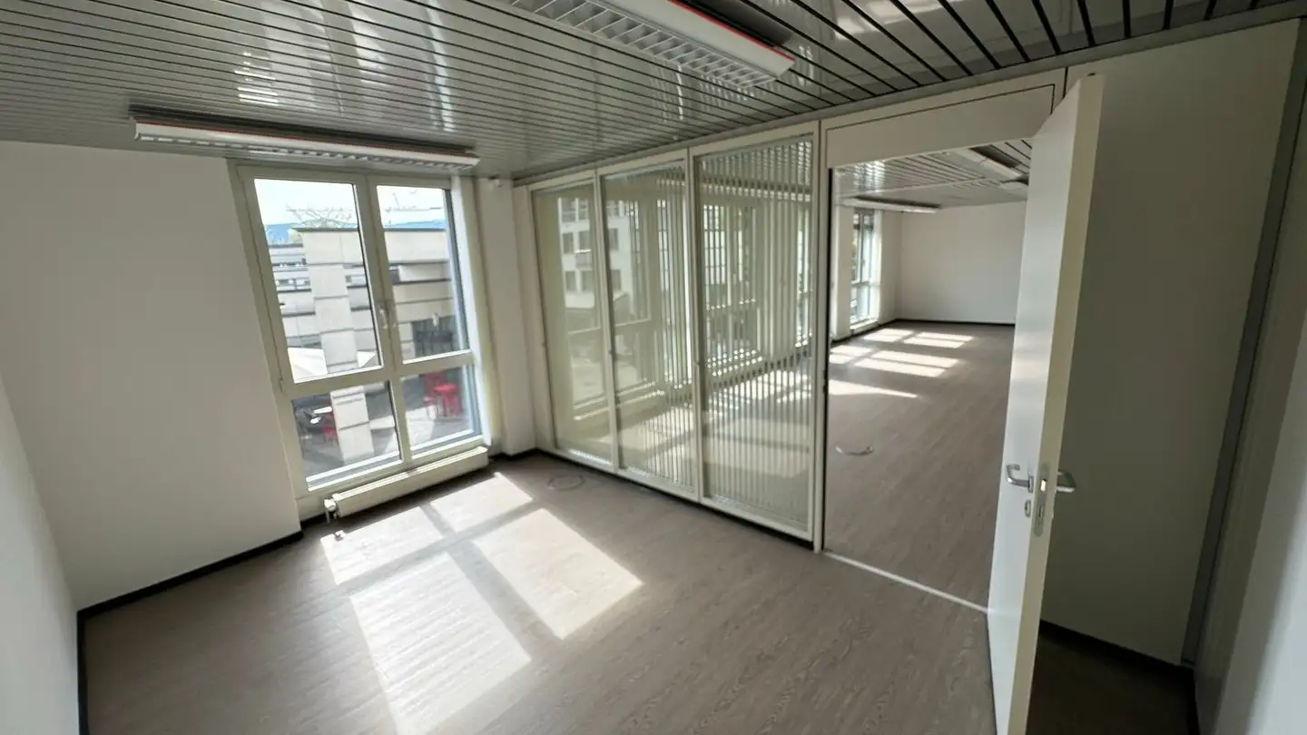 Commerciale in affitto - Dorfplatz 4, 6330 Cham - Photo 3