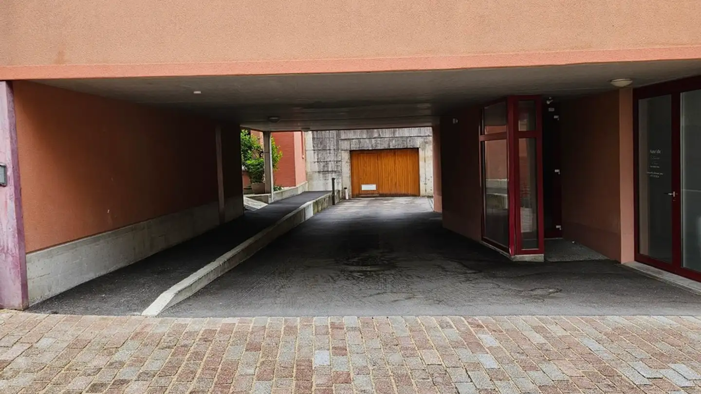 Place de parking intérieure à louer - Rue Du Temple 14, 2014 Bôle