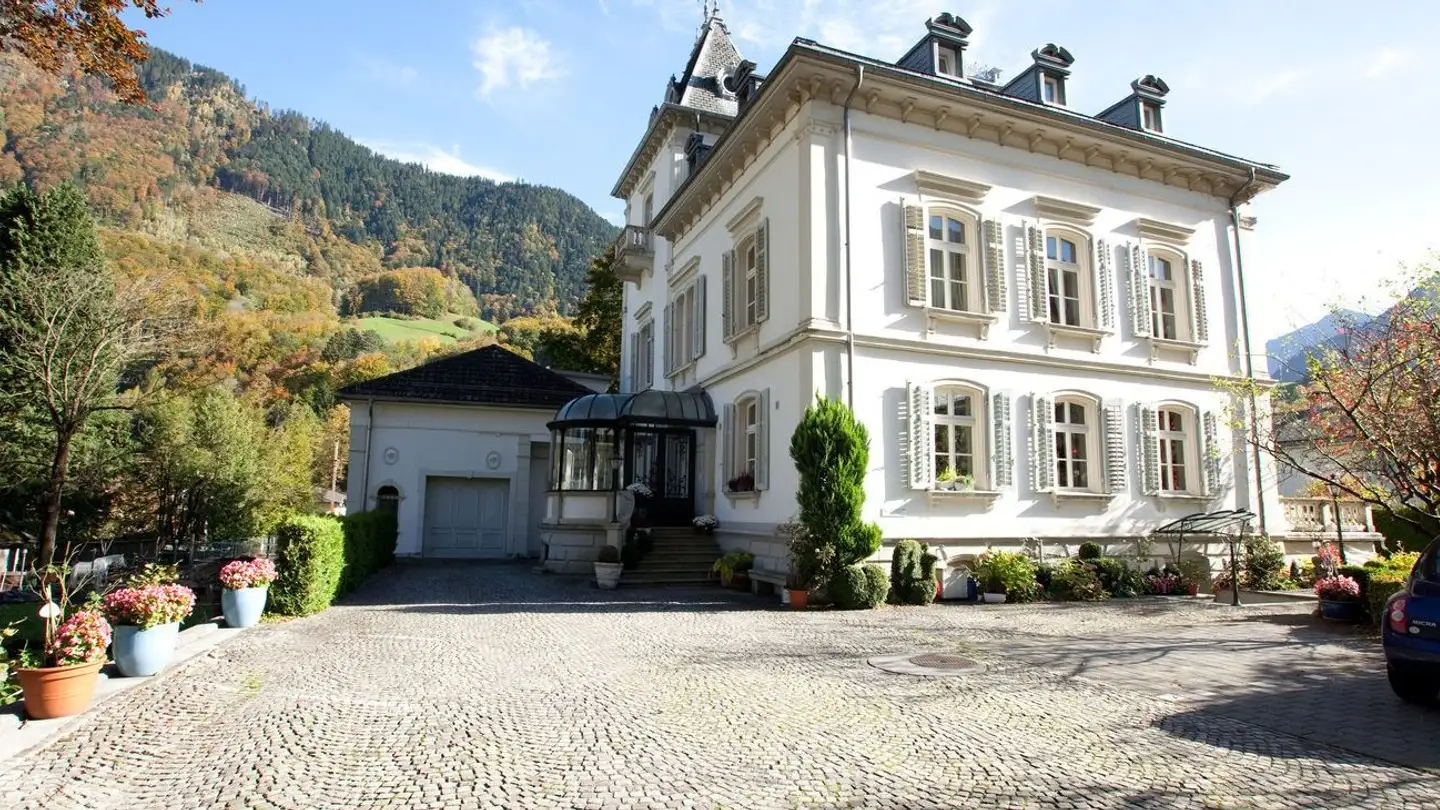 Dachgeschosswohnung mieten - Hauptstrasse 6, 8756 Mitlödi