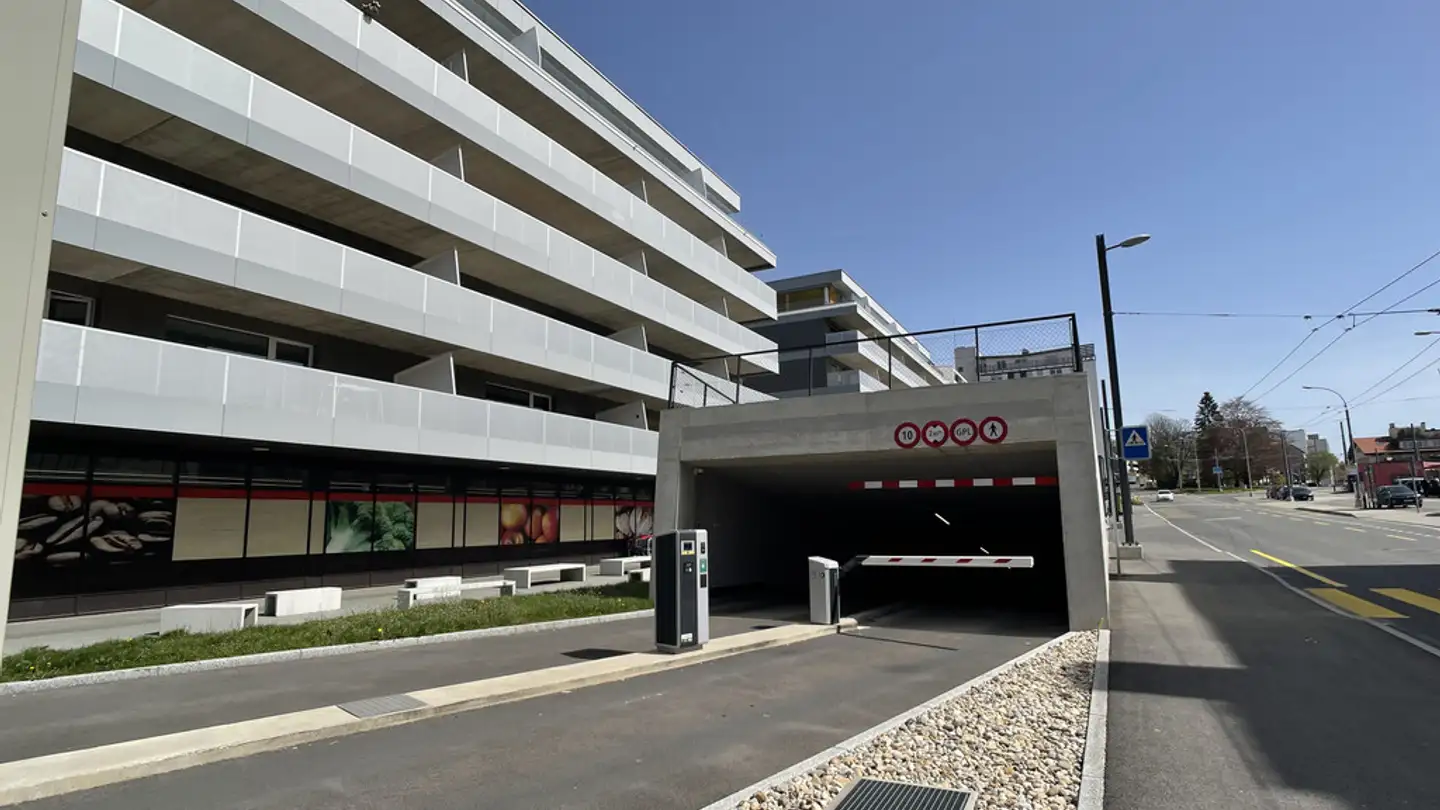 Place de parking souterraine à louer - Rue De La Charrière, 2300 La Chaux-de-Fonds