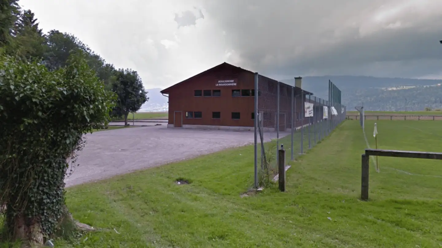 Single garage for rent - Sous-Le-Mont, 2056 Dombresson