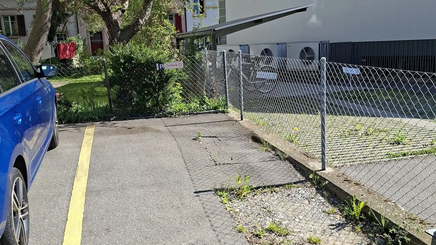 Place de parking extérieure à louer - 2503 Biel/Bienne