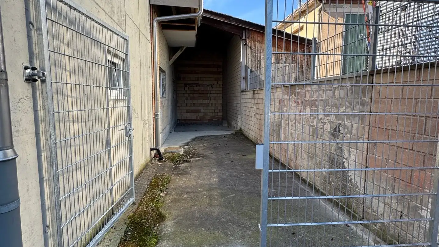 Place de parking couverte à louer - 9320 Arbon - Photo 2