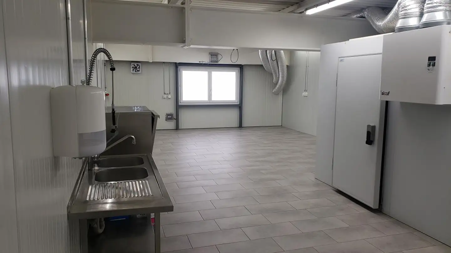 Industrial property for rent - Zürichstrasse 38a, 8840 Einsiedeln - Photo 3